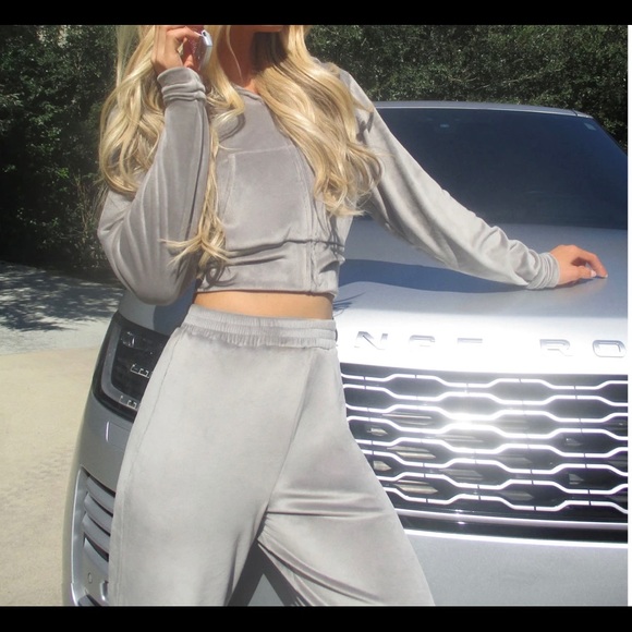 SKIMS Velour Hoodie - new w/ tags - Picture 2 of 4